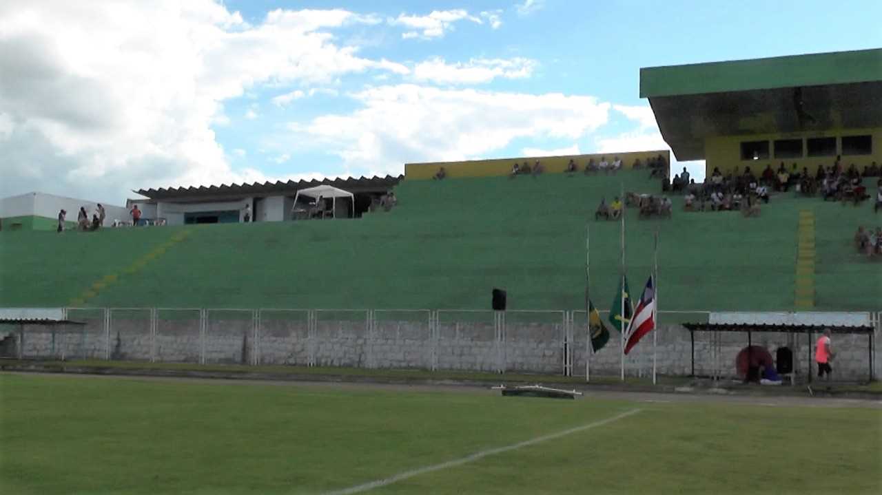 Camacã: Prefeito entrega Estádio reformado na abertura do Campeonato Amador 2019
